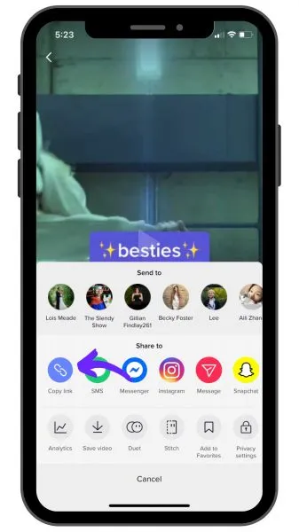Copying the TikTok video link to paste into SaveTok