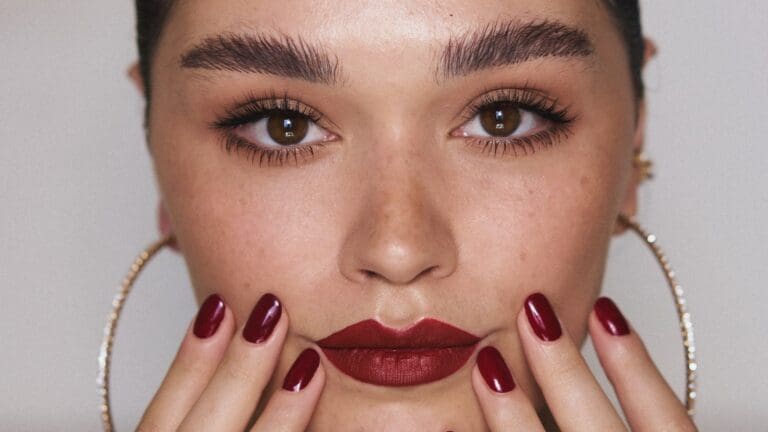 woman wearing red lipstick and red nail - varnisheasyneon @maxfactor